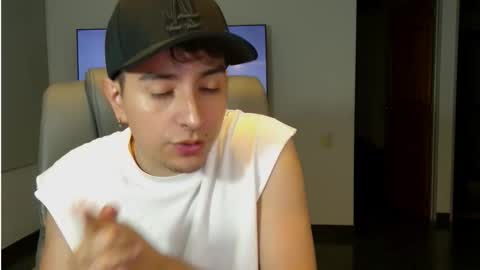 Snapshot of jhoan_saenz chatting on October 8, 2025, 1:36 am Jhoan Saenz online show from October 8, 2025, 1:36 am