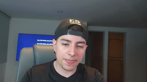 Snapshot of jhoan_saenz chatting on November 7, 2025, 12:32 am Jhoan Saenz online show from November 7, 2025, 12:32 am