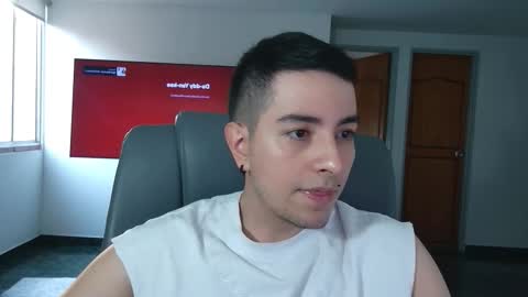 Snapshot of jhoan_saenz chatting on November 9, 2025, 9:35 pm Jhoan Saenz online show from November 9, 2025, 9:35 pm