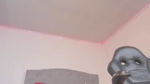 jhoanatrans22 online show from December 15, 2025, 7:07 pm