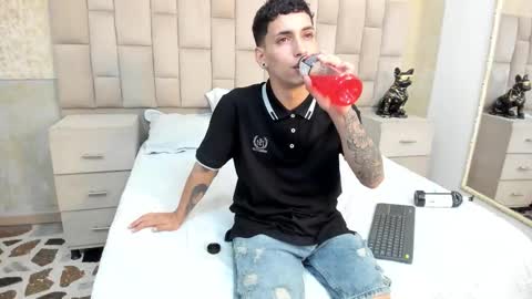 jhoanleandro online show from October 13, 2025, 10:10 pm