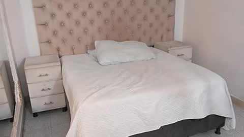 jhoanleandro online show from February 15, 2026, 7:51 am