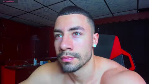 Snapshot of jhojanstrong_ chatting on December 25, 2024, 10:05 pm Jhojan Strong online show from December 25, 2024, 10:05 pm