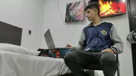 Snapshot of jhongrey2 chatting on February 12, 2025, 4:23 am jhon online show from February 12, 2025, 4:23 am