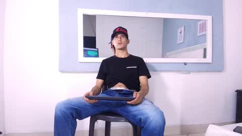 Snapshot of jhonn_rhyss chatting on February 8, 2025, 2:15 am Jhon online show from February 8, 2025, 2:15 am