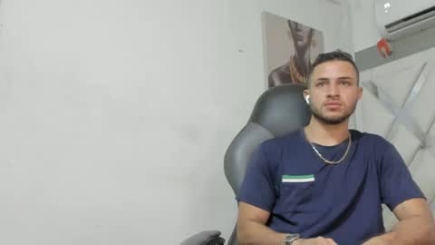 Snapshot of jhonny_flames7 chatting on December 18, 2024, 3:37 am jhonny online show from December 18, 2024, 3:37 am