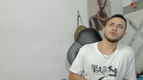 Snapshot of jhonny_flames7 chatting on January 22, 2025, 4:02 am jhonny online show from January 22, 2025, 4:02 am