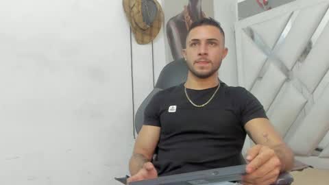 Snapshot of jhonny_flames7 chatting on February 10, 2025, 3:57 am jhonny online show from February 10, 2025, 3:57 am