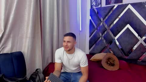 Snapshot of jhonny_flames7 chatting on March 10, 2025, 3:23 am jhonny online show from March 10, 2025, 3:23 am