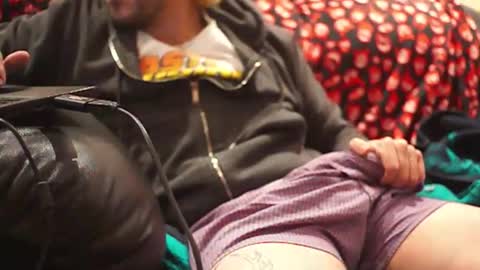 Snapshot of jhonnygoldendick chatting on April 4, 2026, 9:29 am jhonnygoldendick online show from April 4, 2026, 9:29 am