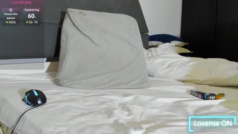 Jhony Alzate online show from January 19, 2026, 2:59 am