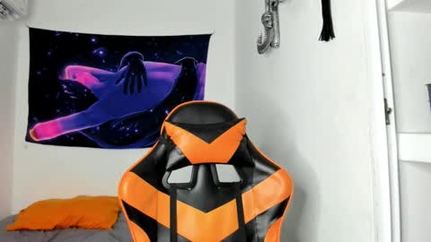 jhosep_hamilton online show from October 10, 2025, 10:47 am