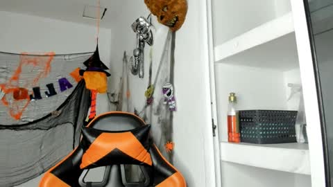 jhosep_hamilton online show from October 20, 2025, 12:05 pm