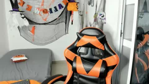 jhosep_hamilton online show from October 24, 2025, 11:45 pm