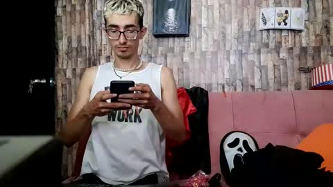 Snapshot of jhosuamoore chatting on October 19, 2025, 6:52 pm Jhosuamoore online show from October 19, 2025, 6:52 pm