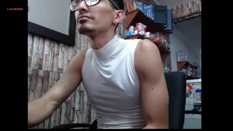 jhosuamoore2 online show from May 16, 2026, 2:16 pm