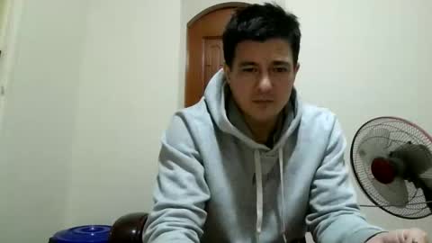 jhwozy online show from November 22, 2025, 3:33 pm