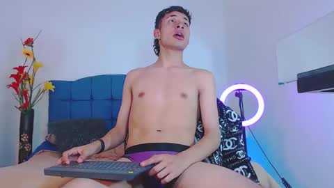 Snapshot of jim_whitte chatting on December 11, 2024, 4:49 am Jim Whitte online show from December 11, 2024, 4:49 am