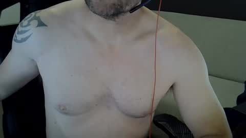 Snapshot of jimforjim chatting on May 18, 2026, 1:02 am Jim online show from May 18, 2026, 1:02 am