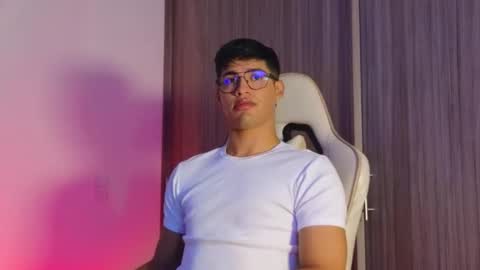 Snapshot of jimmy_leeh_ chatting on October 2, 2025, 10:28 pm Jimmy Leeh online show from October 2, 2025, 10:28 pm