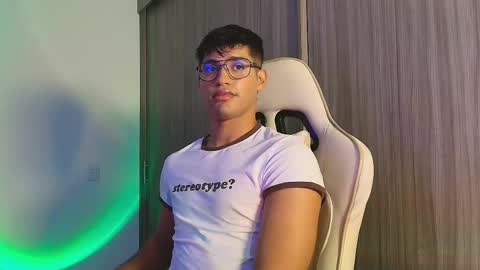 Snapshot of jimmy_leeh_ chatting on October 19, 2025, 9:15 pm Jimmy Leeh online show from October 19, 2025, 9:15 pm