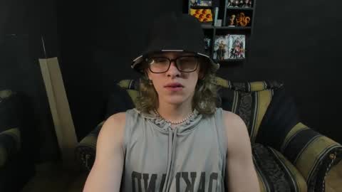 Snapshot of jinnbook chatting on January 7, 2025, 6:38 am JinnBook online show from January 7, 2025, 6:38 am