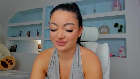 Juliee online show from October 2, 2025, 9:05 am