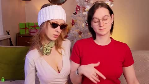 Hey Guys We are Julia ginger  Tina brunette online show from December 20, 2024, 5:08 pm