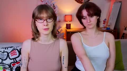 Hey Guys We are Julia ginger  Tina brunette online show from December 18, 2025, 1:33 am