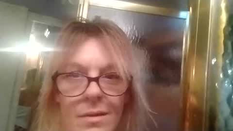 Snapshot of jmemarie chatting on September 28, 2025, 12:21 pm jmemarie online show from September 28, 2025, 12:21 pm