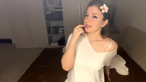 Adel online show from October 26, 2025, 8:37 pm