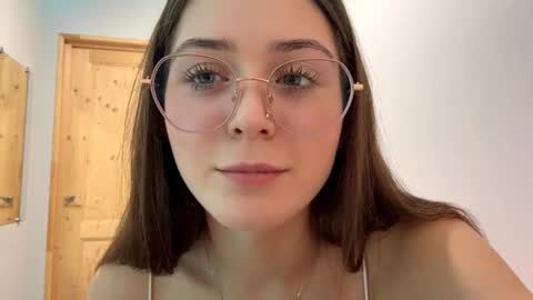 Adel online show from November 21, 2025, 11:03 pm