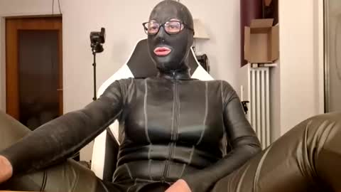 Snapshot of joanesxfree chatting on January 5, 2026, 8:12 pm The sweetest toy online show from January 5, 2026, 8:12 pm