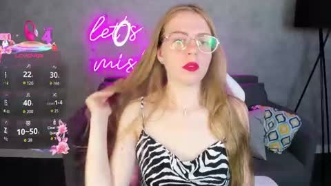 joann_shermann online show from June 19, 2026, 1:10 am