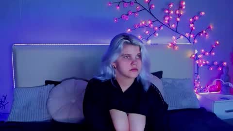 Snapshot of joannlowes chatting on September 20, 2025, 7:15 pm Joann online show from September 20, 2025, 7:15 pm
