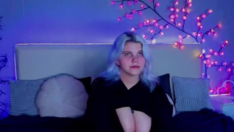 Snapshot of joannlowes chatting on September 23, 2025, 8:23 pm Joann online show from September 23, 2025, 8:23 pm