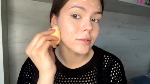 Mila online show from April 3, 2026, 10:02 am