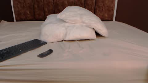 Snapshot of joecollins_ chatting on September 26, 2025, 12:14 am joecollins_ online show from September 26, 2025, 12:14 am