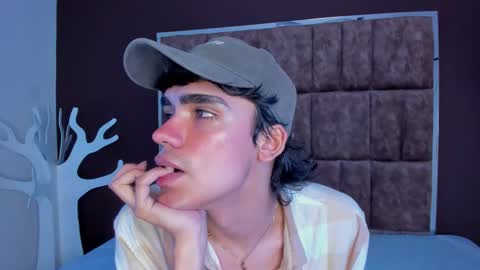 joecollins_ online show from November 18, 2025, 11:15 pm