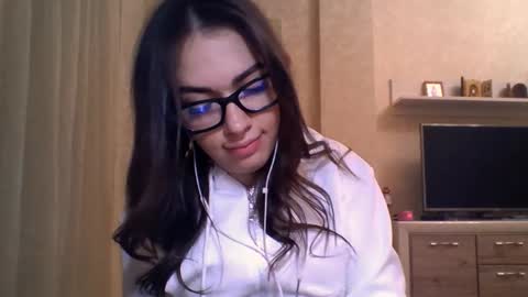 Jennifer online show from November 3, 2025, 7:37 pm