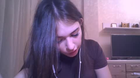 Jennifer online show from November 5, 2025, 5:13 pm