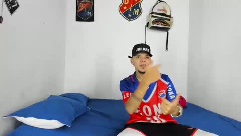 johan_and_antonella online show from December 17, 2025, 3:29 pm