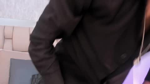 Johan  online show from September 17, 2025, 11:34 am