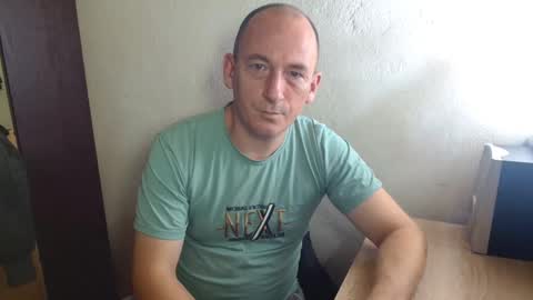 Snapshot of johanbarker chatting on October 6, 2025, 10:45 am Johan online show from October 6, 2025, 10:45 am