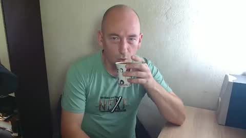 Snapshot of johanbarker chatting on October 12, 2025, 10:47 am Johan online show from October 12, 2025, 10:47 am