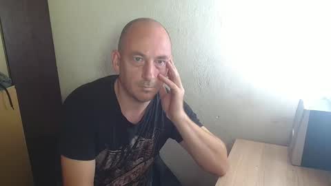 Snapshot of johanbarker chatting on November 5, 2025, 12:38 pm Johan online show from November 5, 2025, 12:38 pm