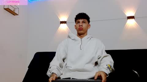 Snapshot of john_ssnow29 chatting on October 14, 2025, 11:11 am john_ssnow29 online show from October 14, 2025, 11:11 am