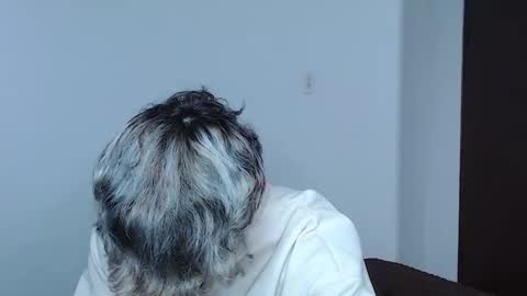 Snapshot of john_vichenso chatting on October 17, 2025, 9:50 pm John Vichenso online show from October 17, 2025, 9:50 pm