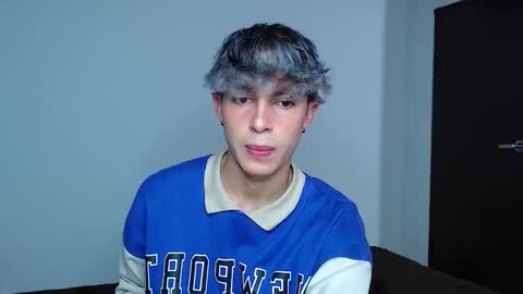 Snapshot of john_vichenso chatting on October 22, 2025, 10:42 pm John Vichenso online show from October 22, 2025, 10:42 pm