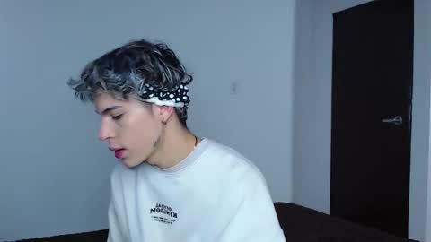 Snapshot of john_vichenso chatting on October 27, 2025, 10:14 pm John Vichenso online show from October 27, 2025, 10:14 pm